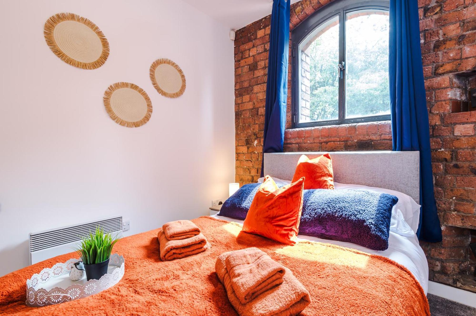 Pool Table, Stunning 2 Bed Flat, Apartment *