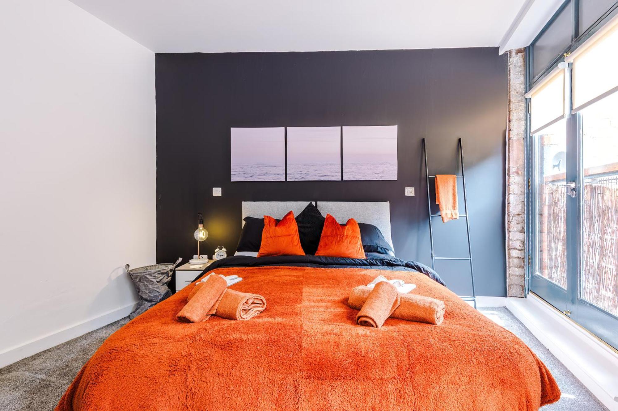 Pool Table, Stunning 2 Bed Flat, * Liverpool
