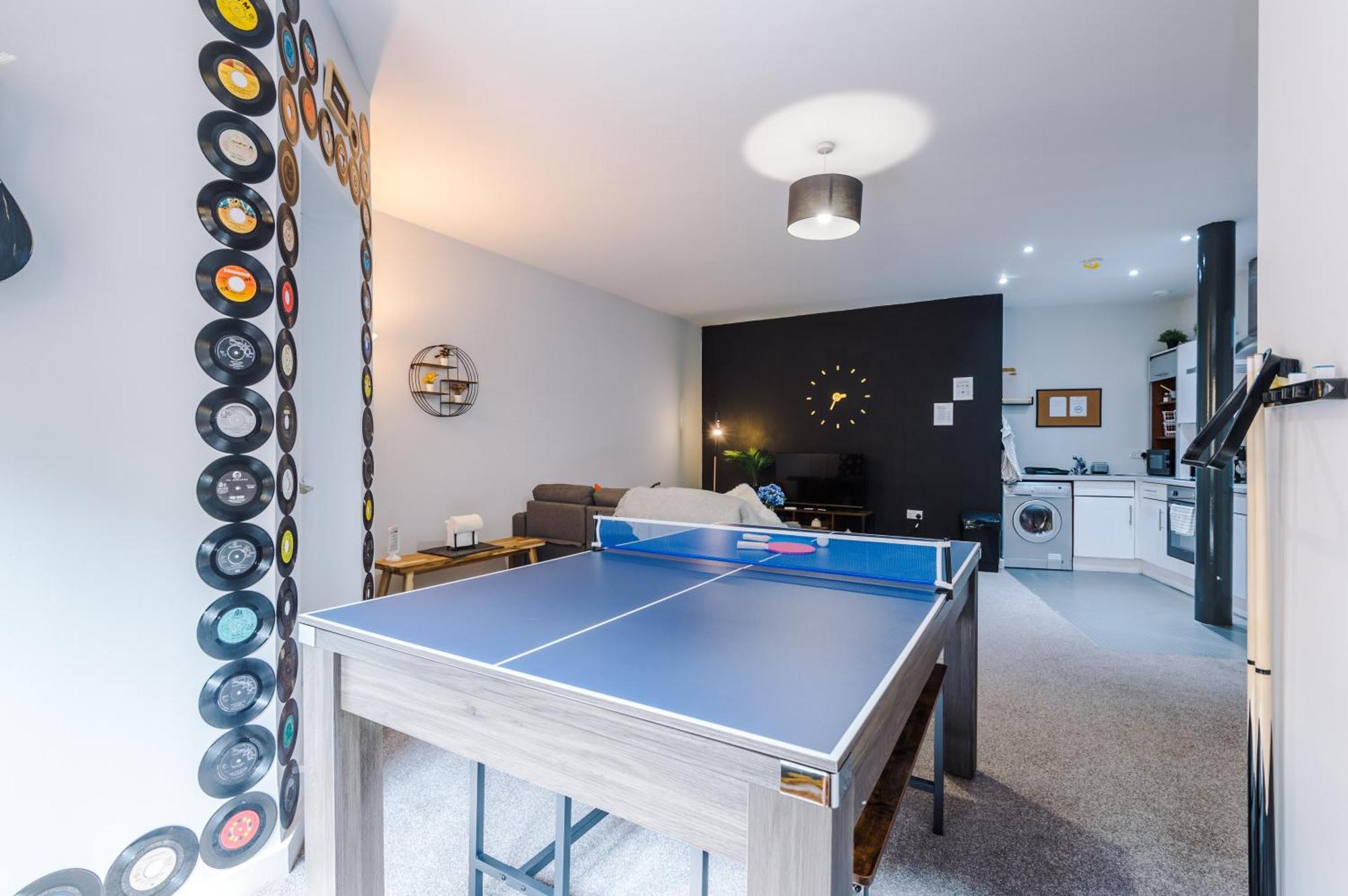 Pool Table, Stunning 2 Bed Flat, Apartment *
