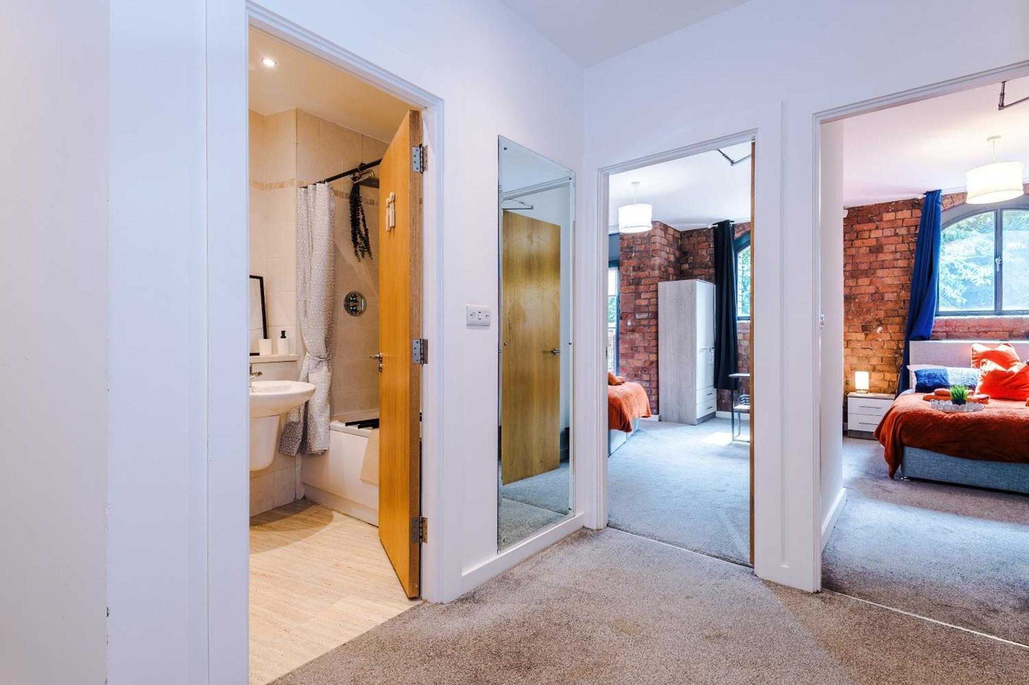 Pool Table, Stunning 2 Bed Flat, *