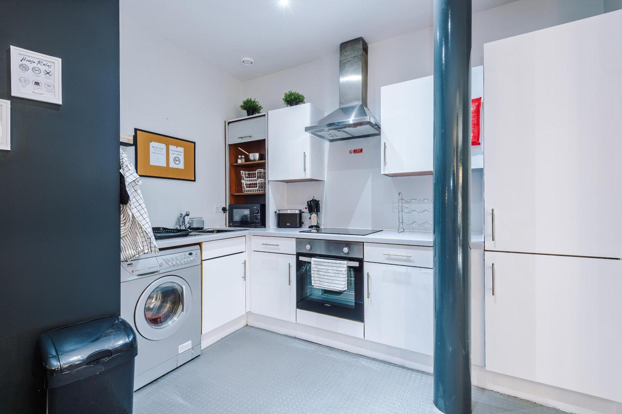 Pool Table, Stunning 2 Bed Flat, *