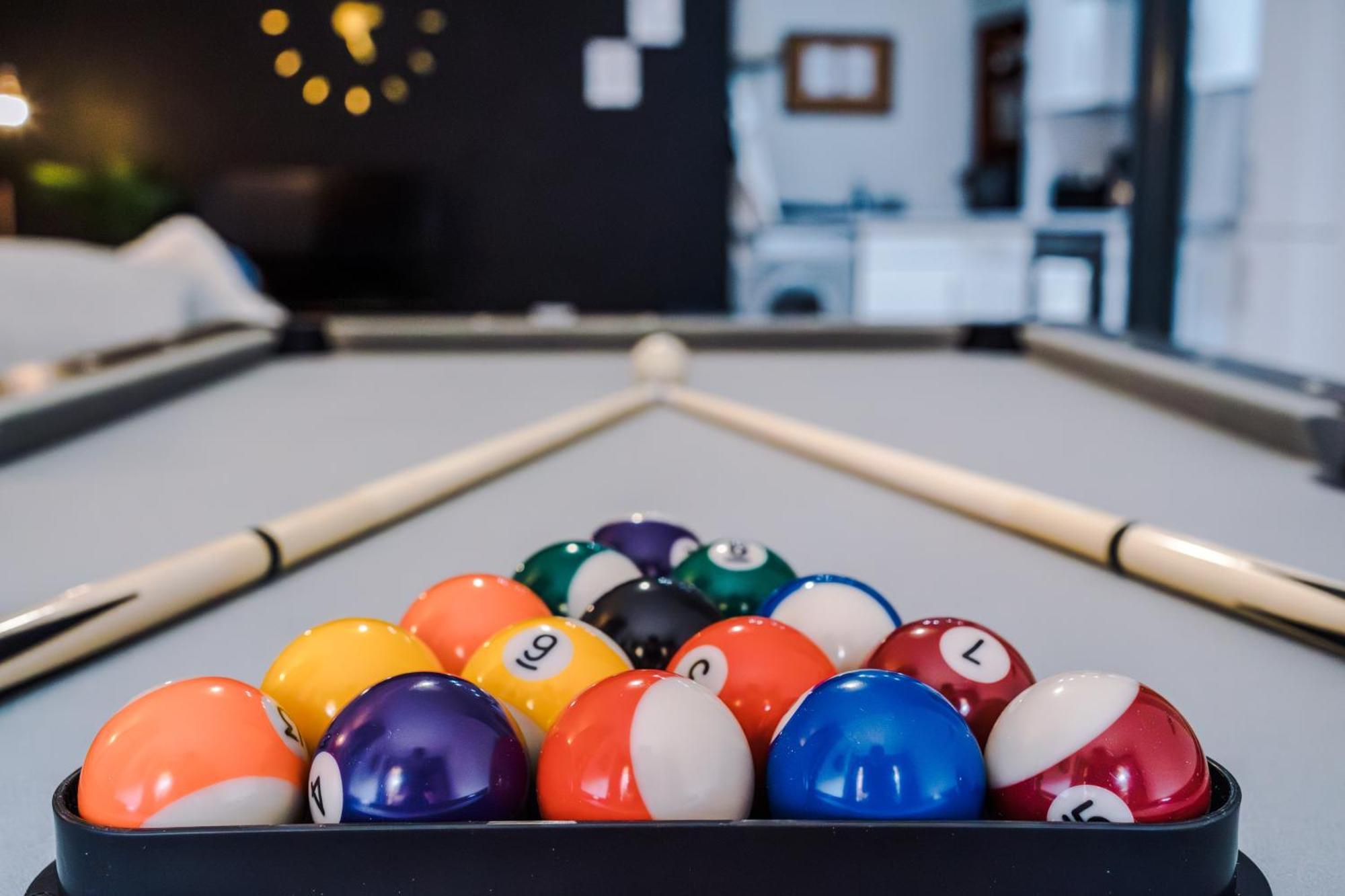 Pool Table, Stunning 2 Bed Flat, *