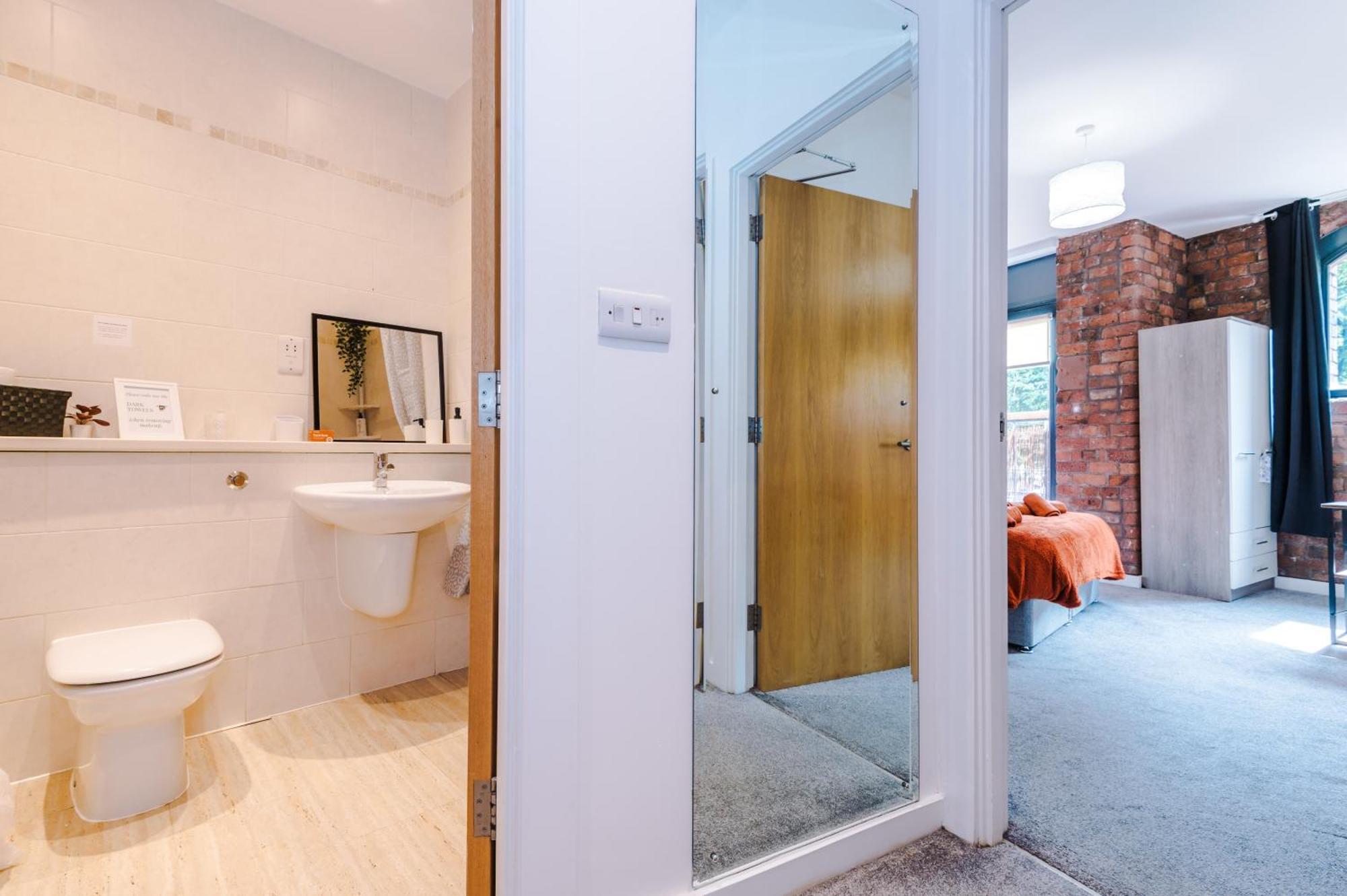 Pool Table, Stunning 2 Bed Flat, Apartment *