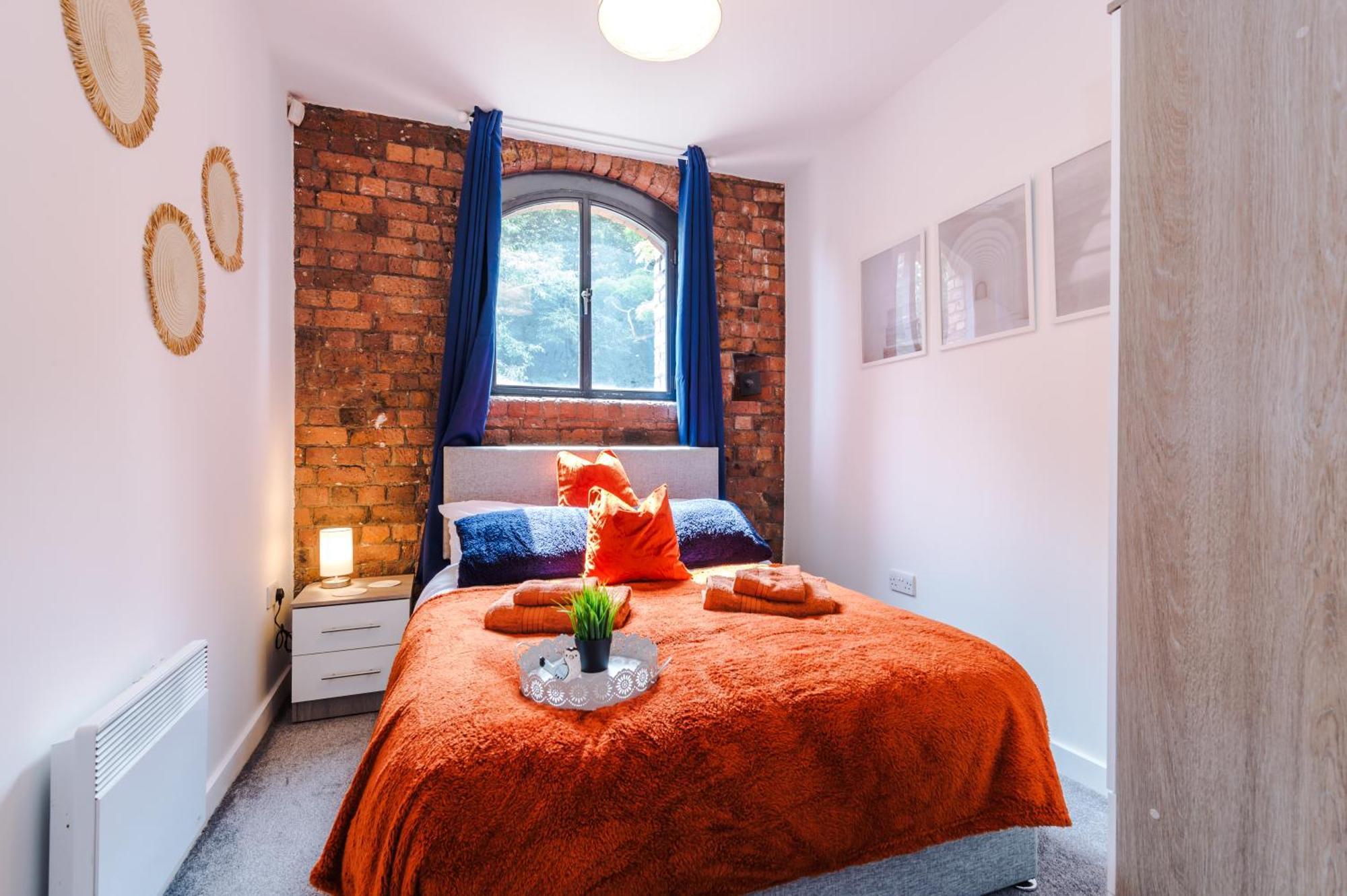Pool Table, Stunning 2 Bed Flat, *