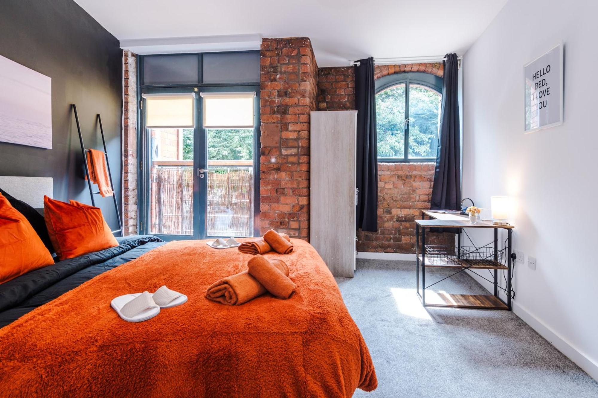 Pool Table, Stunning 2 Bed Flat,