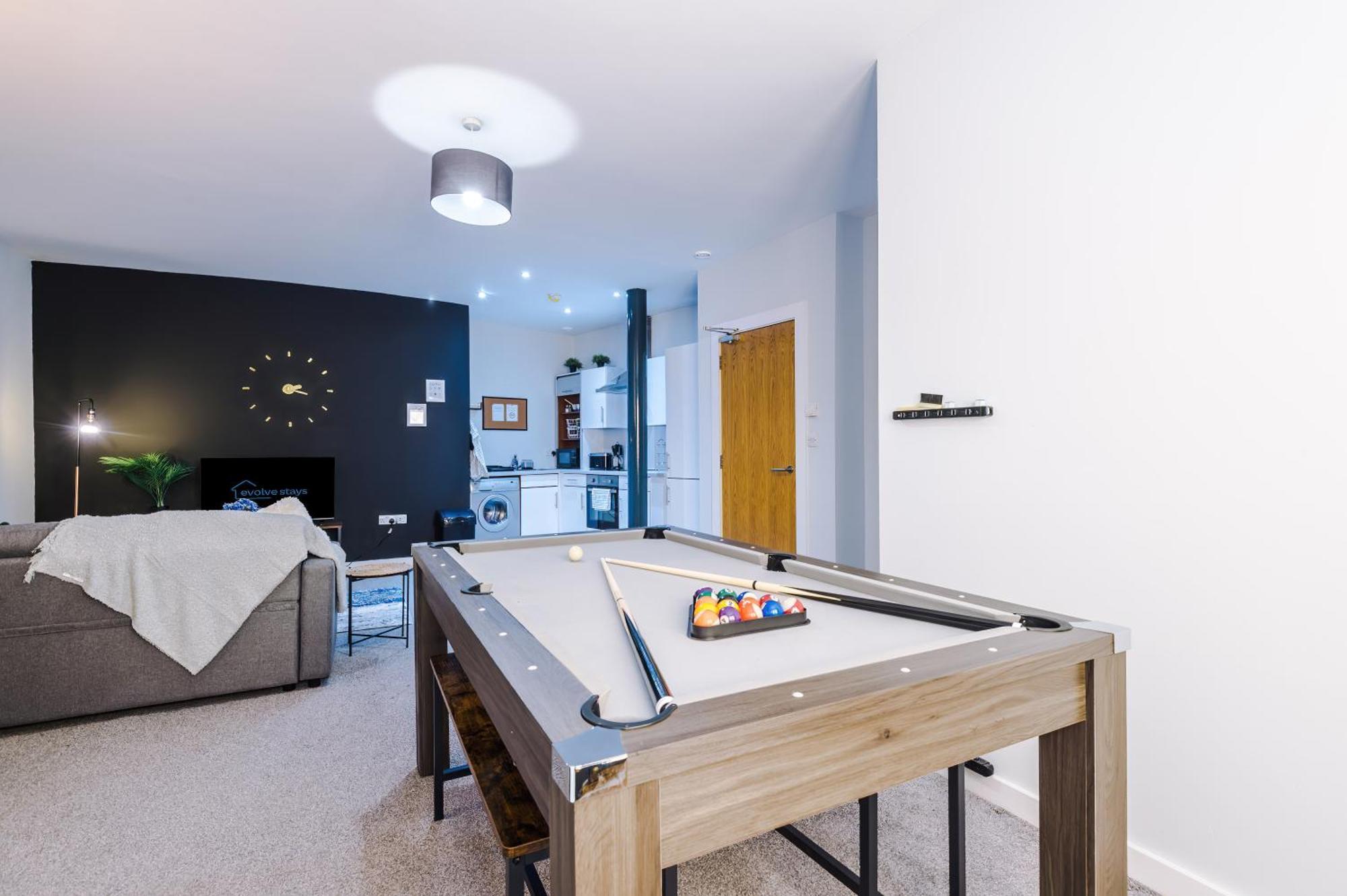 Apartment Pool Table, Stunning 2 Bed Flat,