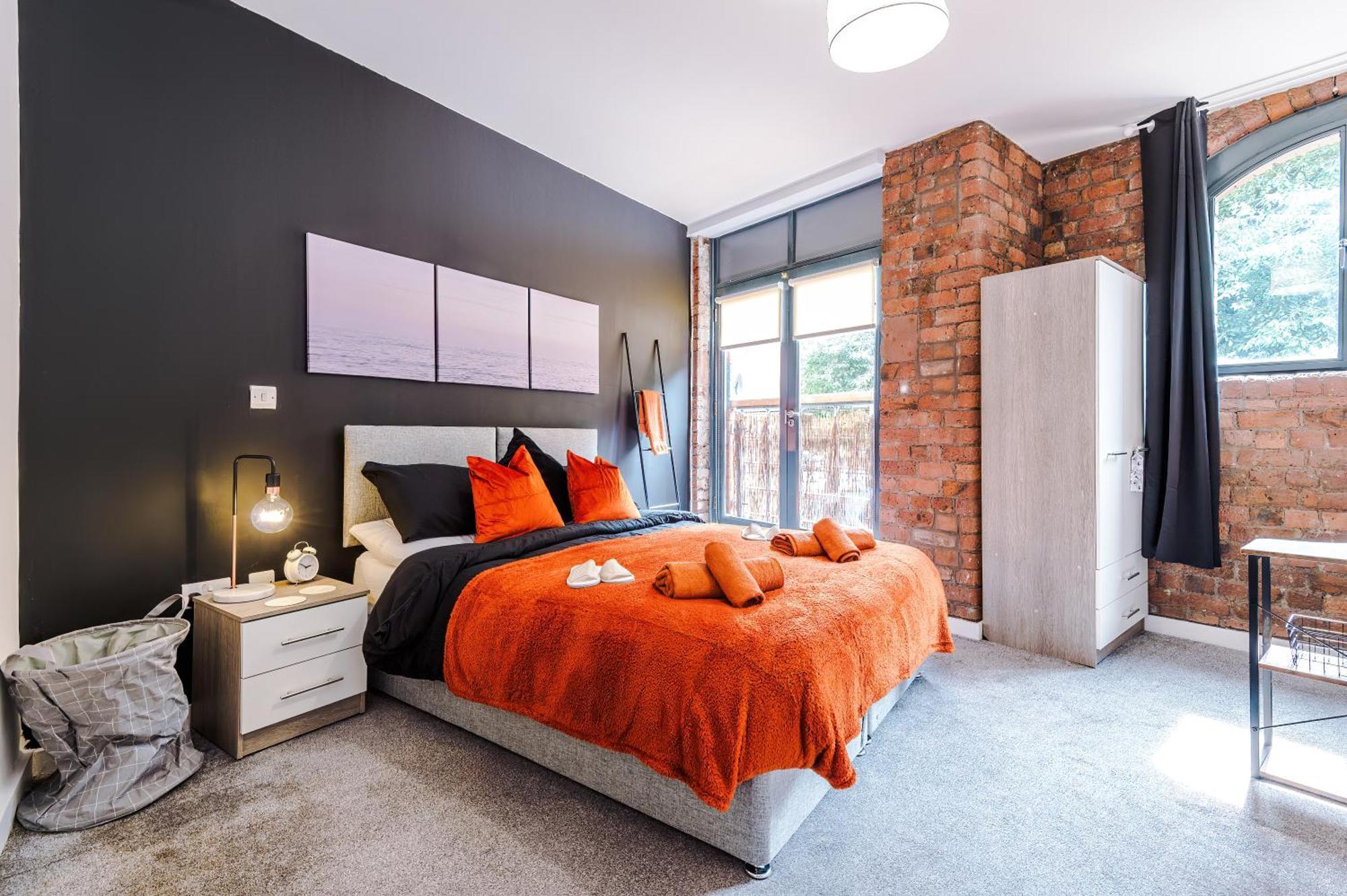 Pool Table, Stunning 2 Bed Flat, *