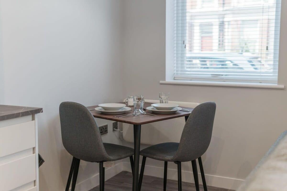 Spacious 1 Bedroom In *