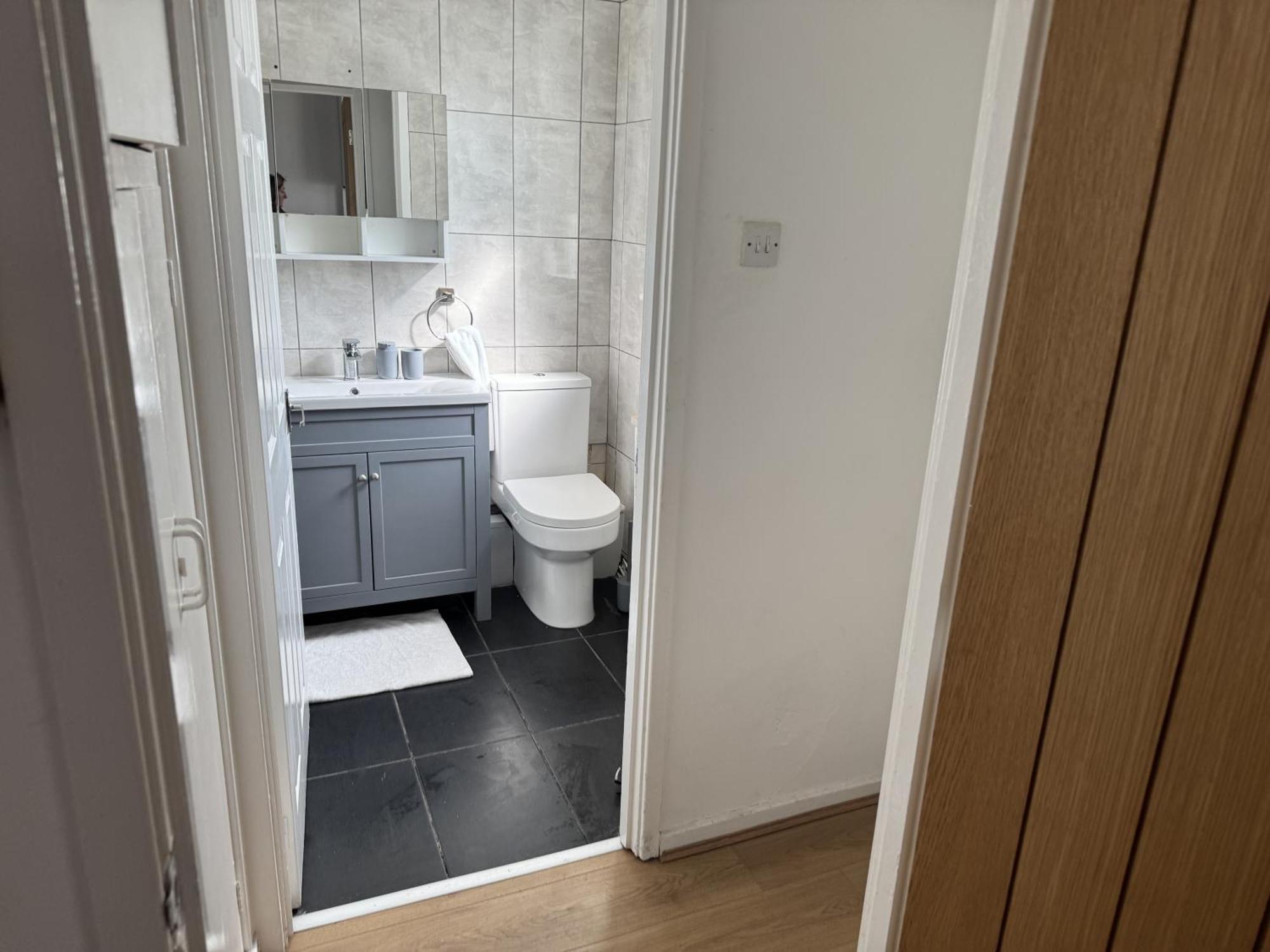 Knotty Ash - 3 Beds - Sleeps 6 - On-site Parking Holiday home *