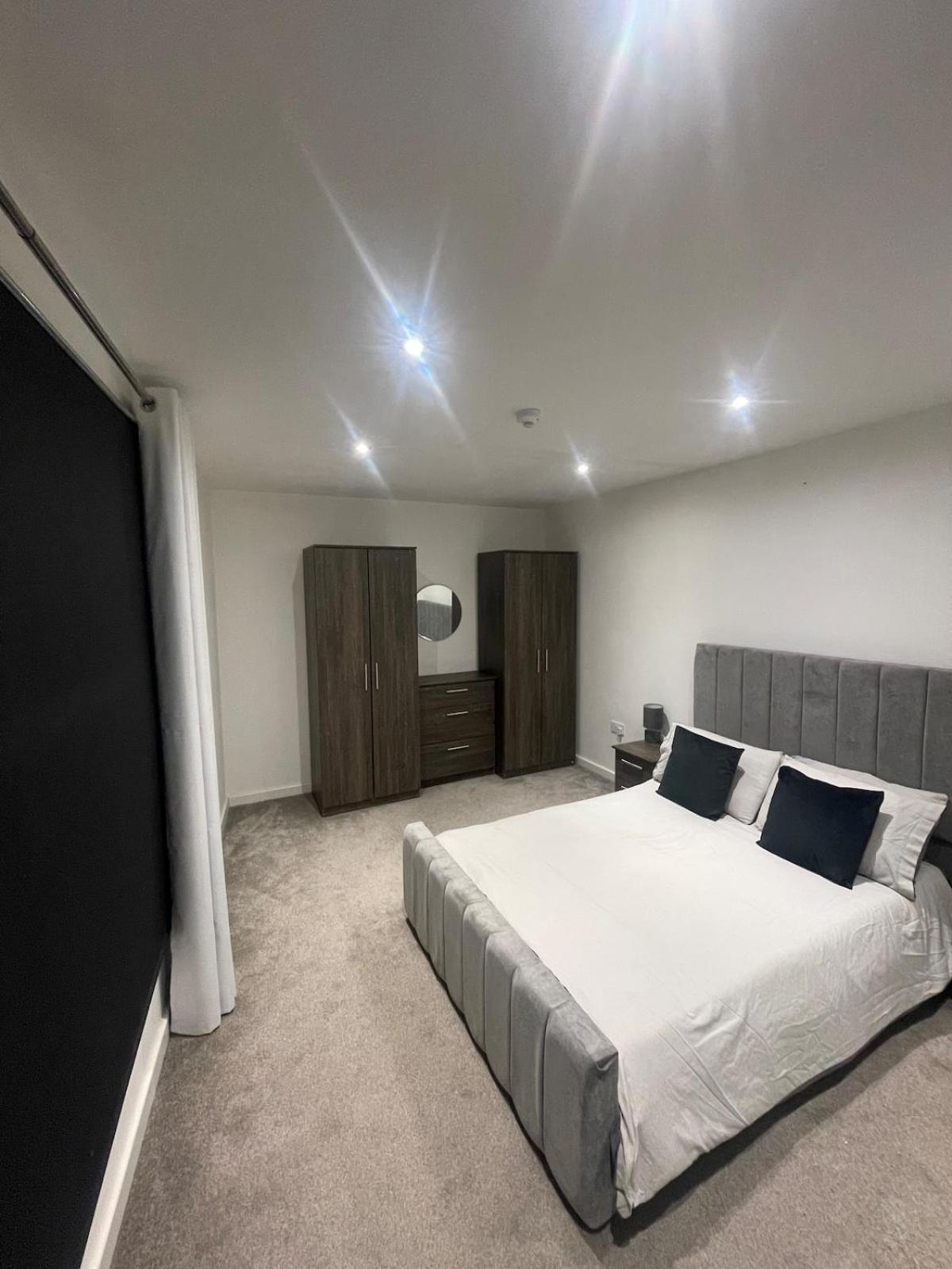 Apartment Spacious 2 Bedroom Apartment! Centre Liverpool