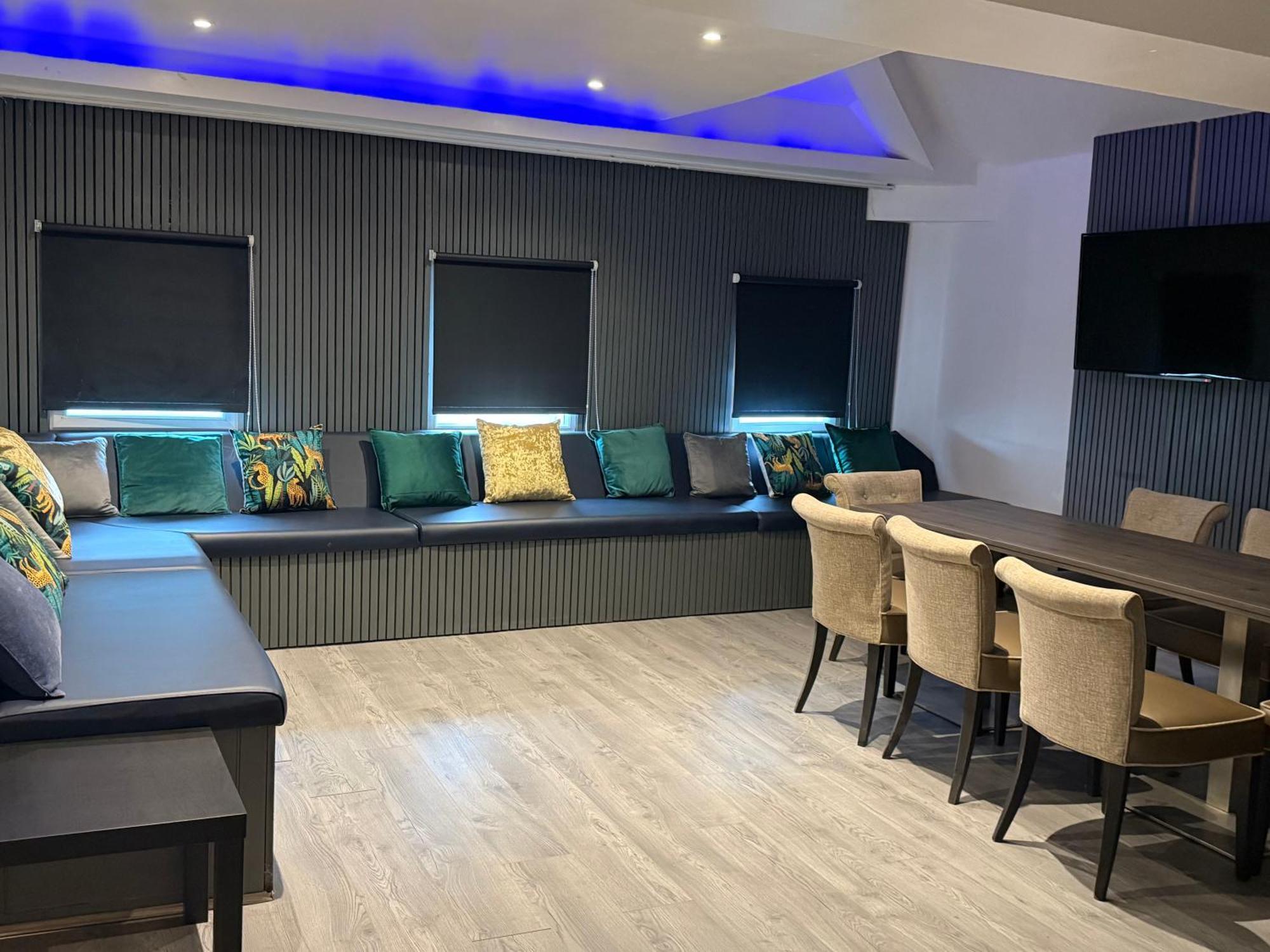 Amazing 10 Bed On Mathew Street Sleeps 18 Liverpool