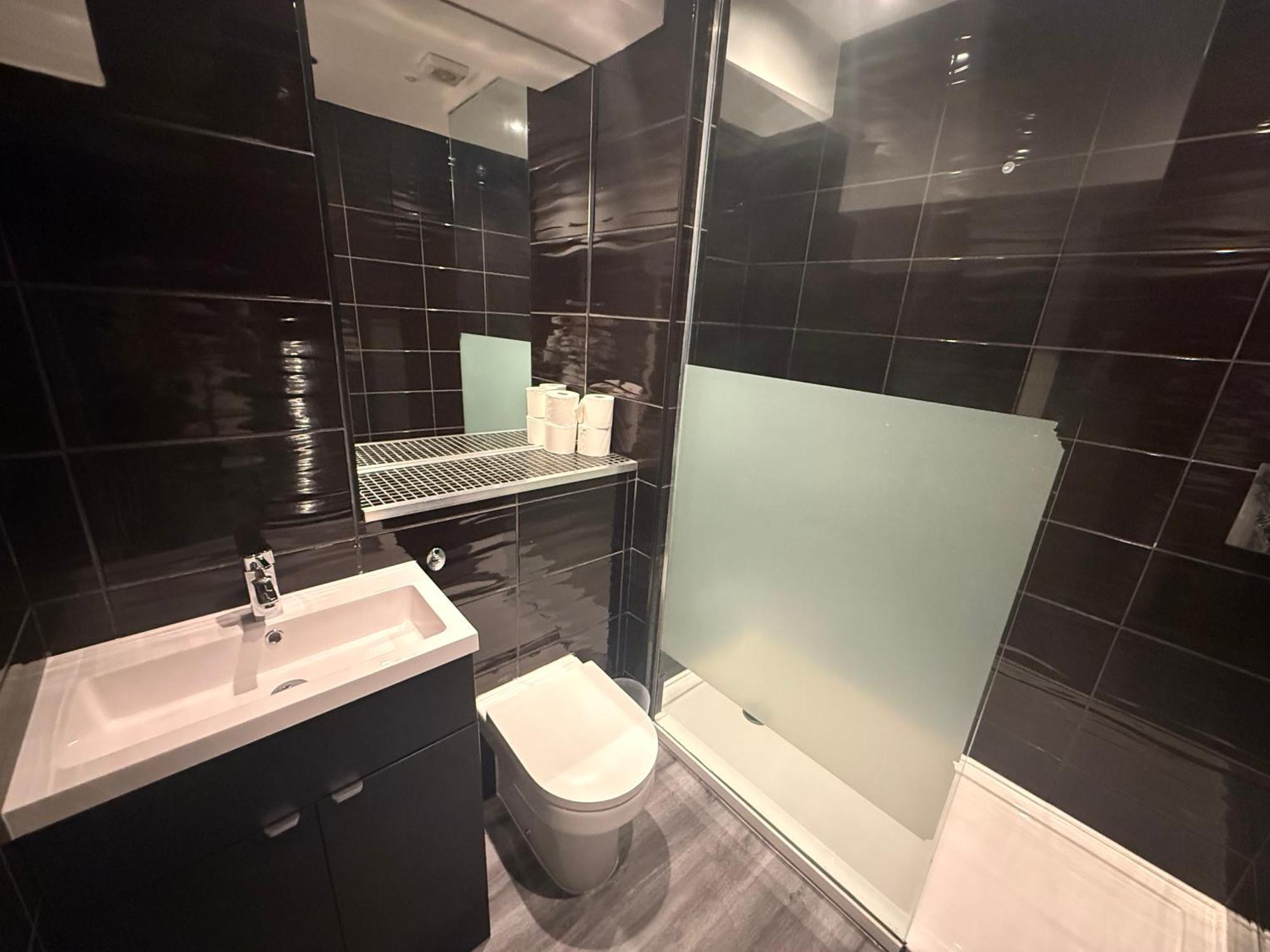 Apartment Amazing 10 Bed On Mathew Street Sleeps 18 Liverpool