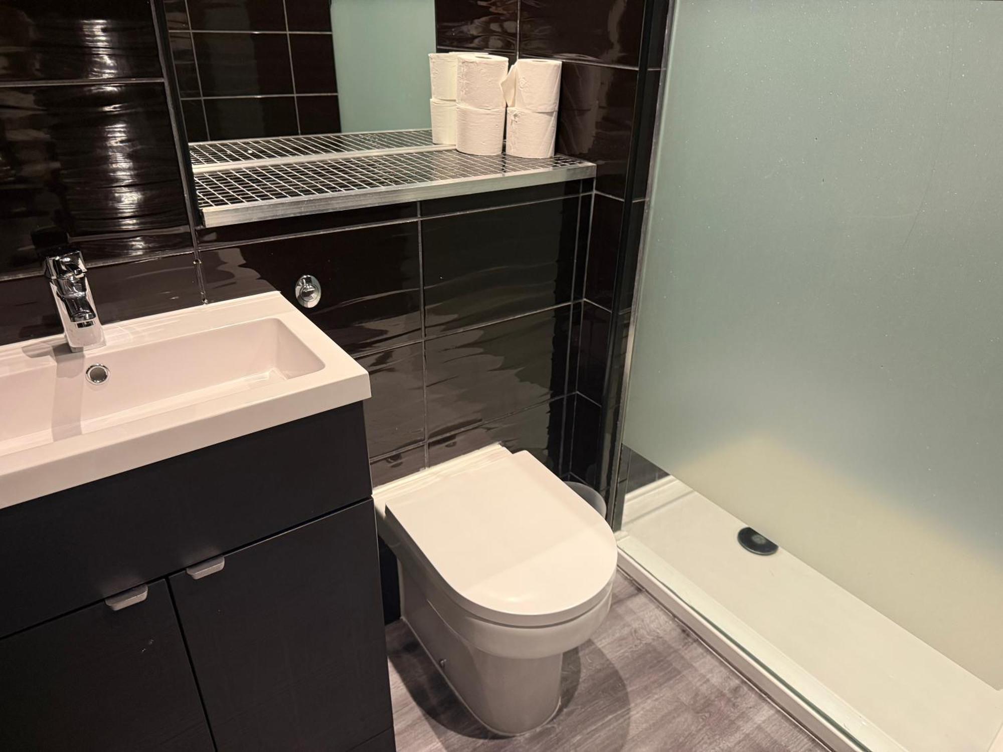 Amazing 10 Bed On Mathew Street Sleeps 18 *