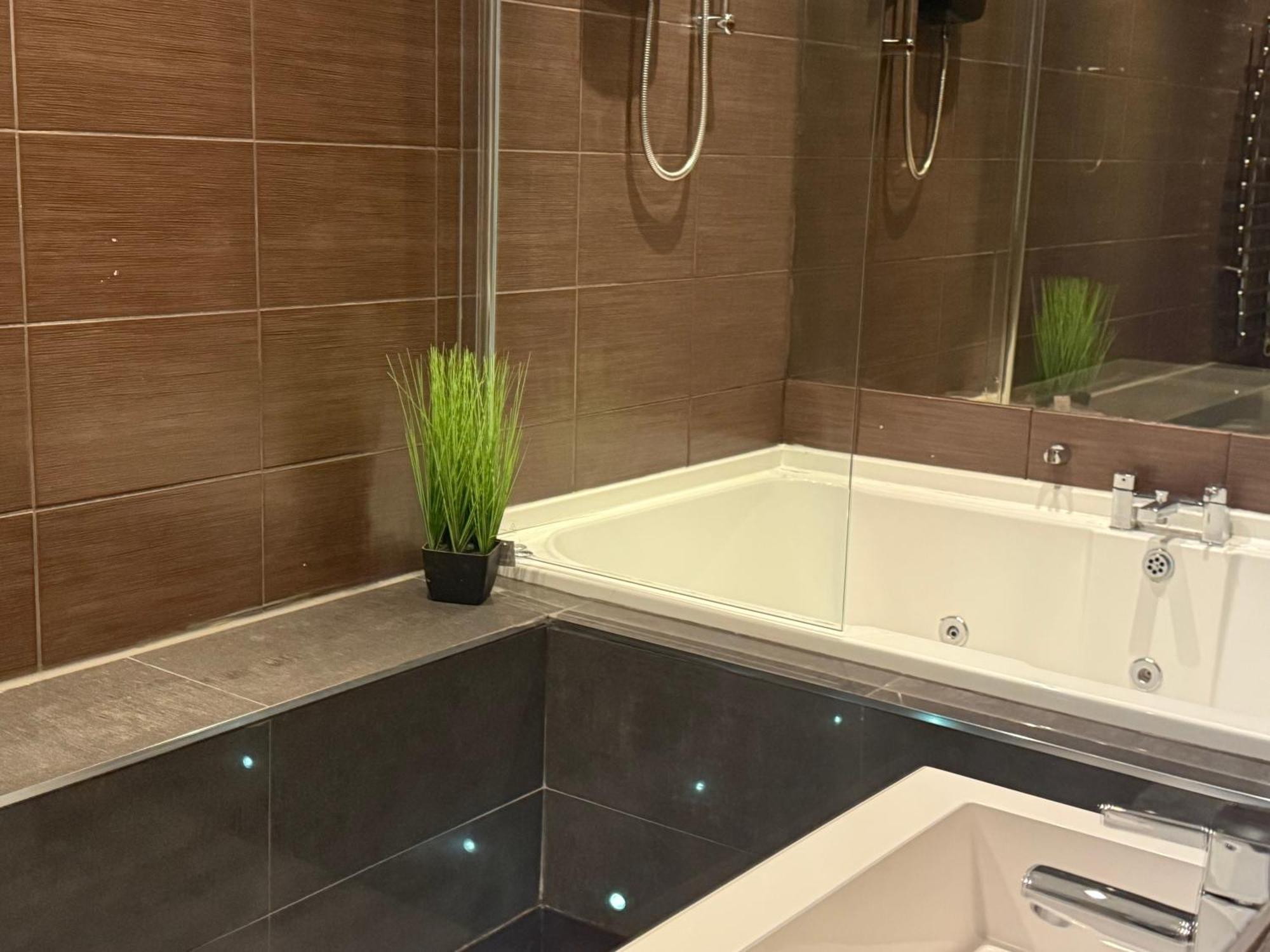 Amazing 10 Bed On Mathew Street Sleeps 18 Apartment