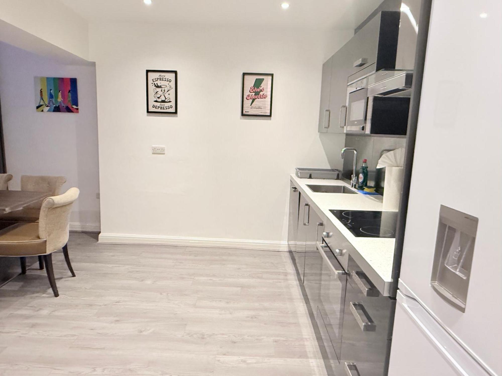 Amazing 10 Bed On Mathew Street Sleeps 18 Liverpool