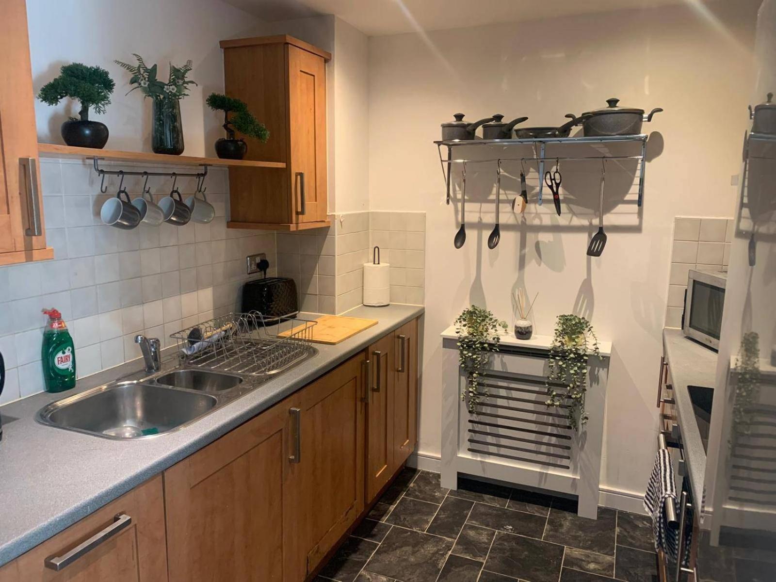 Apartment-sleeps 6-free Parking Liverpool