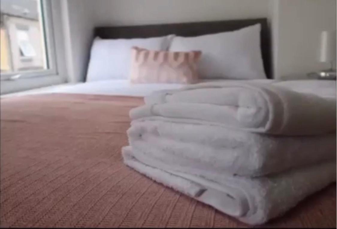 4 Double Bed En-suite Bathroom House Guest house *