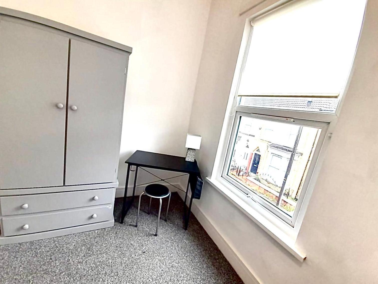 Guest house 4 Double Bed En-suite Bathroom House *