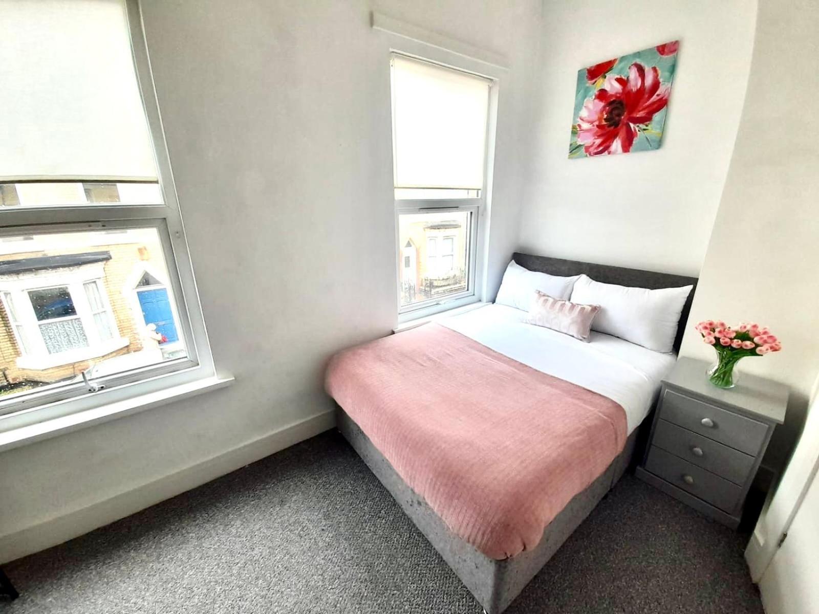 Guest house 4 Double Bed En-suite Bathroom House Liverpool
