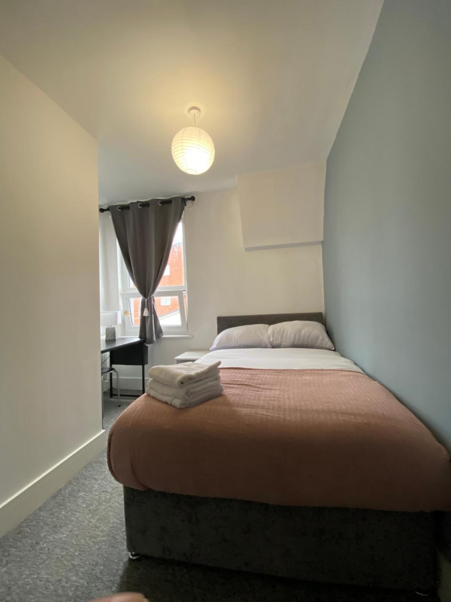 4 Double Bed En-suite Bathroom House Guest house *