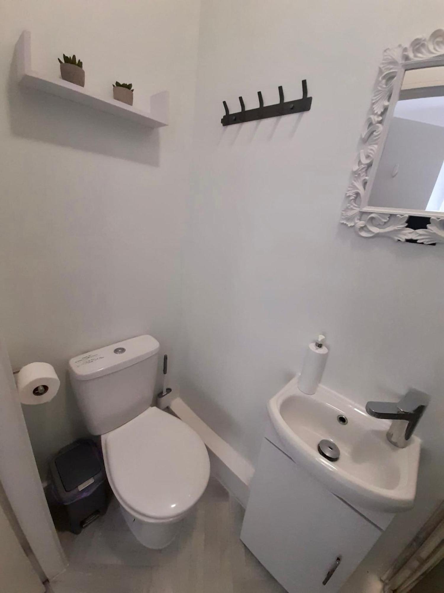 4 Double Bed En-suite Bathroom House Guest house