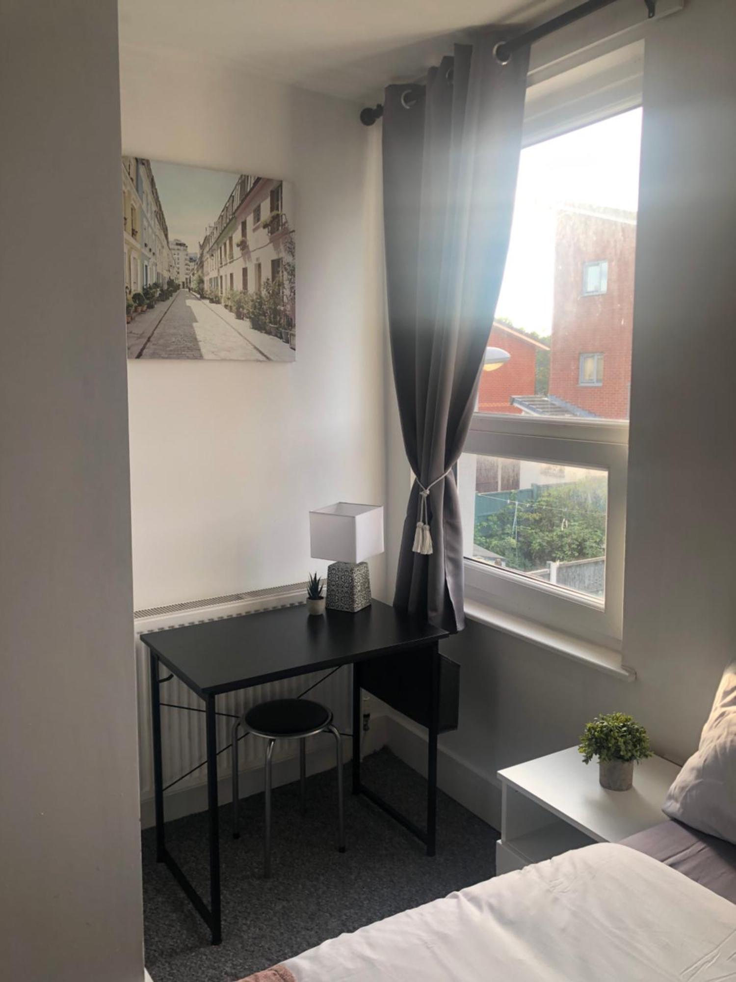 4 Double Bed En-suite Bathroom House Guest house Liverpool