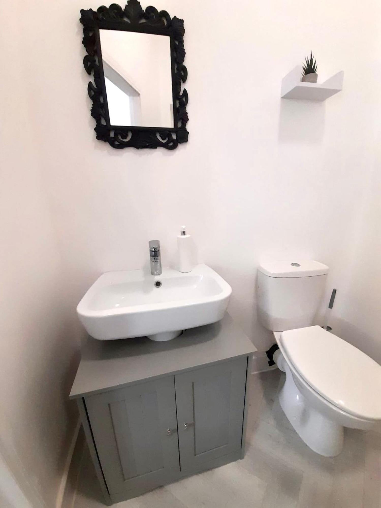 Guest house 4 Double Bed En-suite Bathroom House Liverpool
