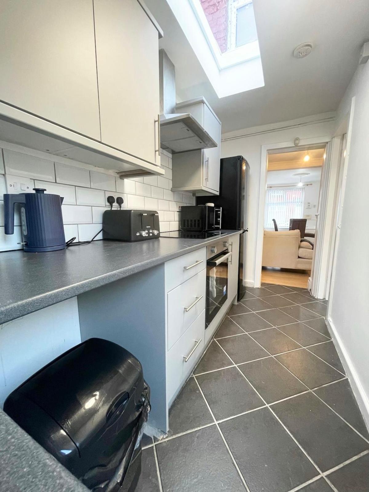 Cute Two Bedroom House With Free Street Parking