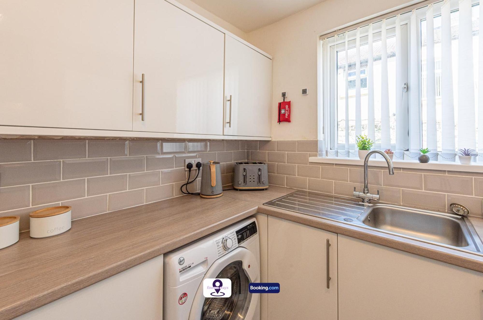 Holiday home Last-minute Specials L Premium Offers L 4bdr House By Finesse Short Lets & Serviced With Free Wifi Liverpool