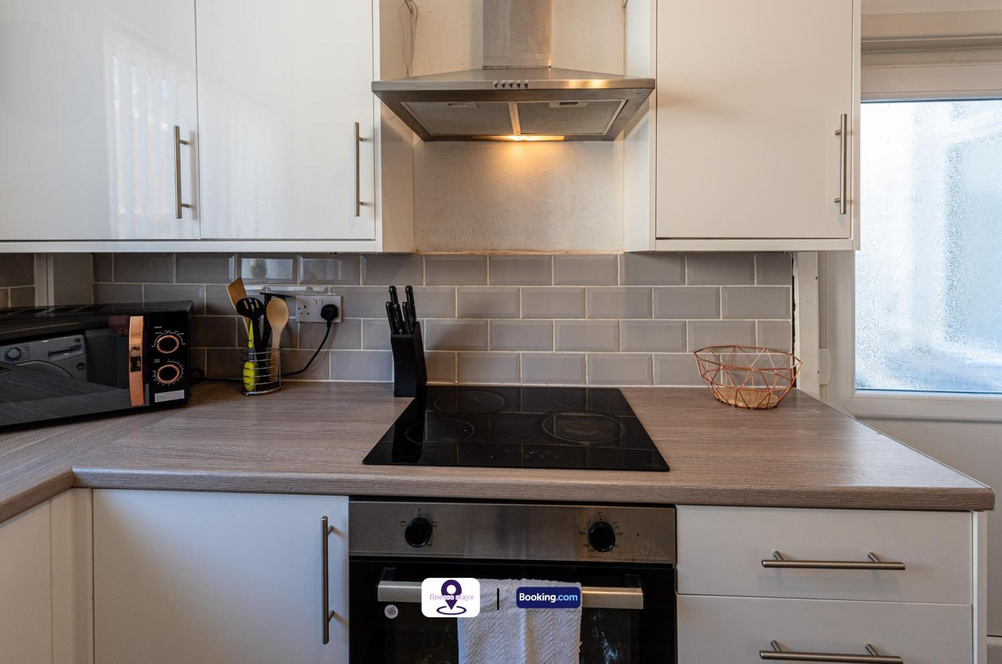 Holiday home Last-minute Specials L Premium Offers L 4bdr House By Finesse Short Lets & Serviced With Free Wifi Liverpool