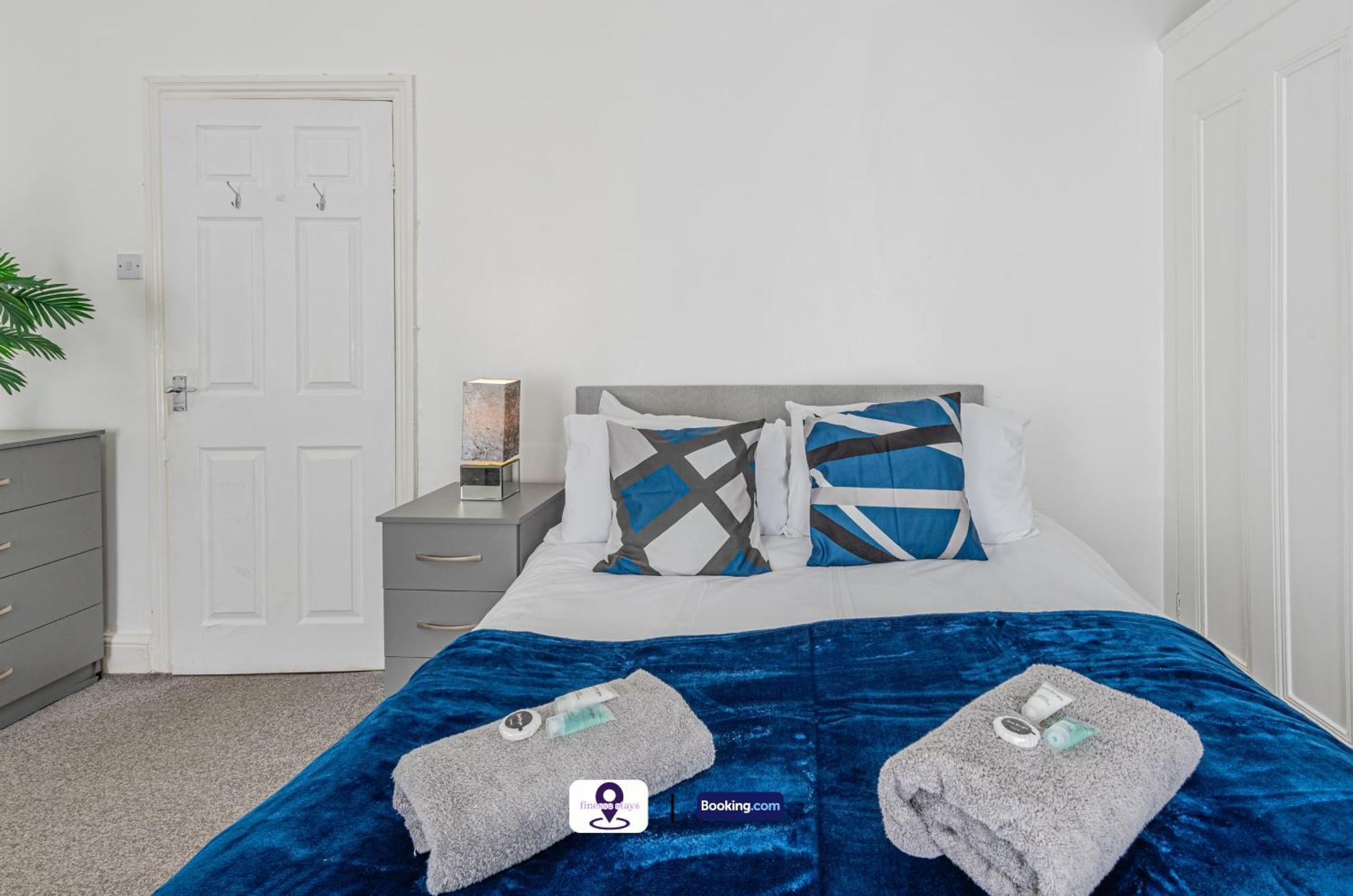 Holiday home Last-minute Specials L Premium Offers L 4bdr House By Finesse Short Lets & Serviced With Free Wifi