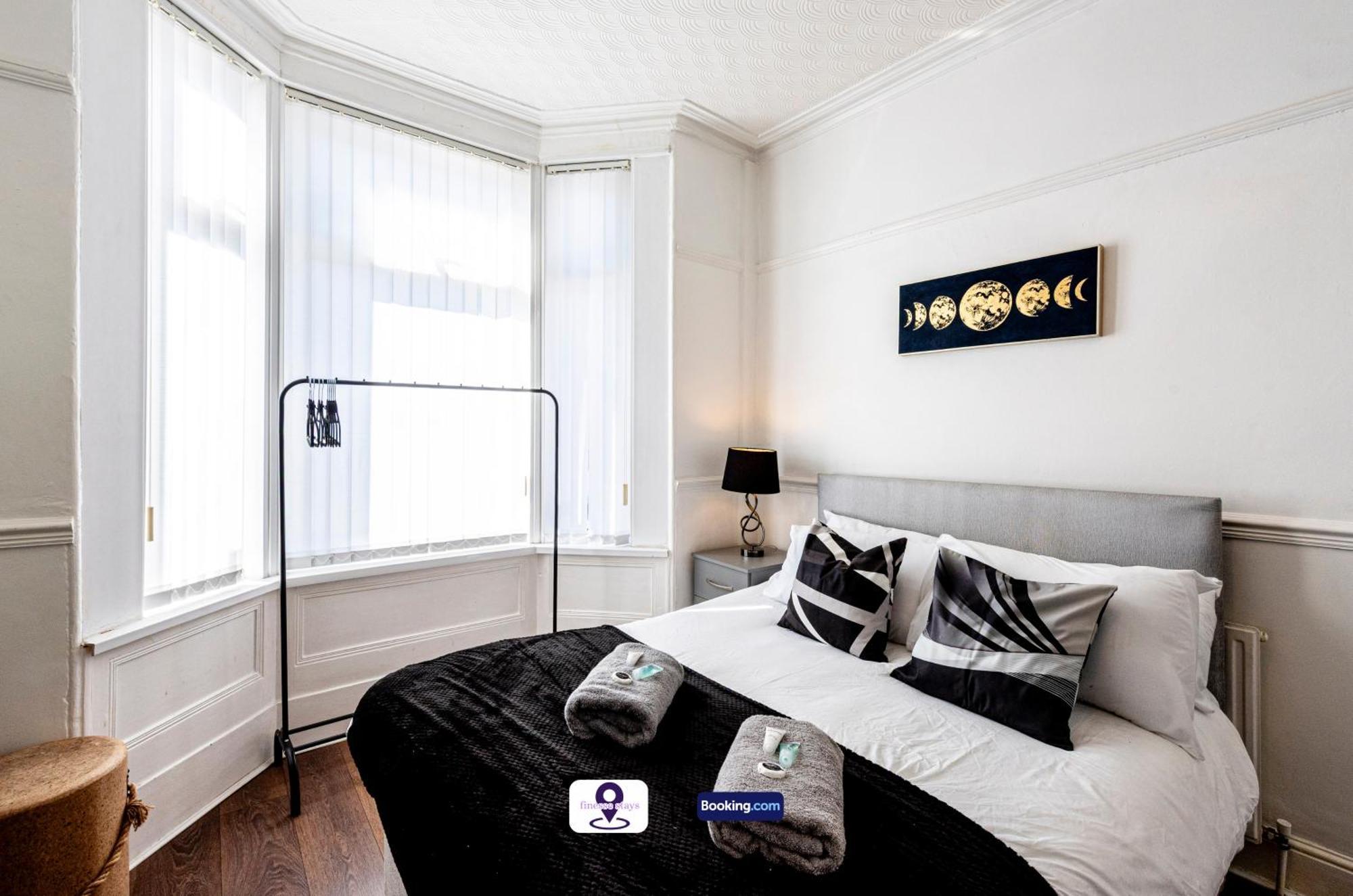 Holiday home Last-minute Specials L Premium Offers L 4bdr House By Finesse Short Lets & Serviced With Free Wifi