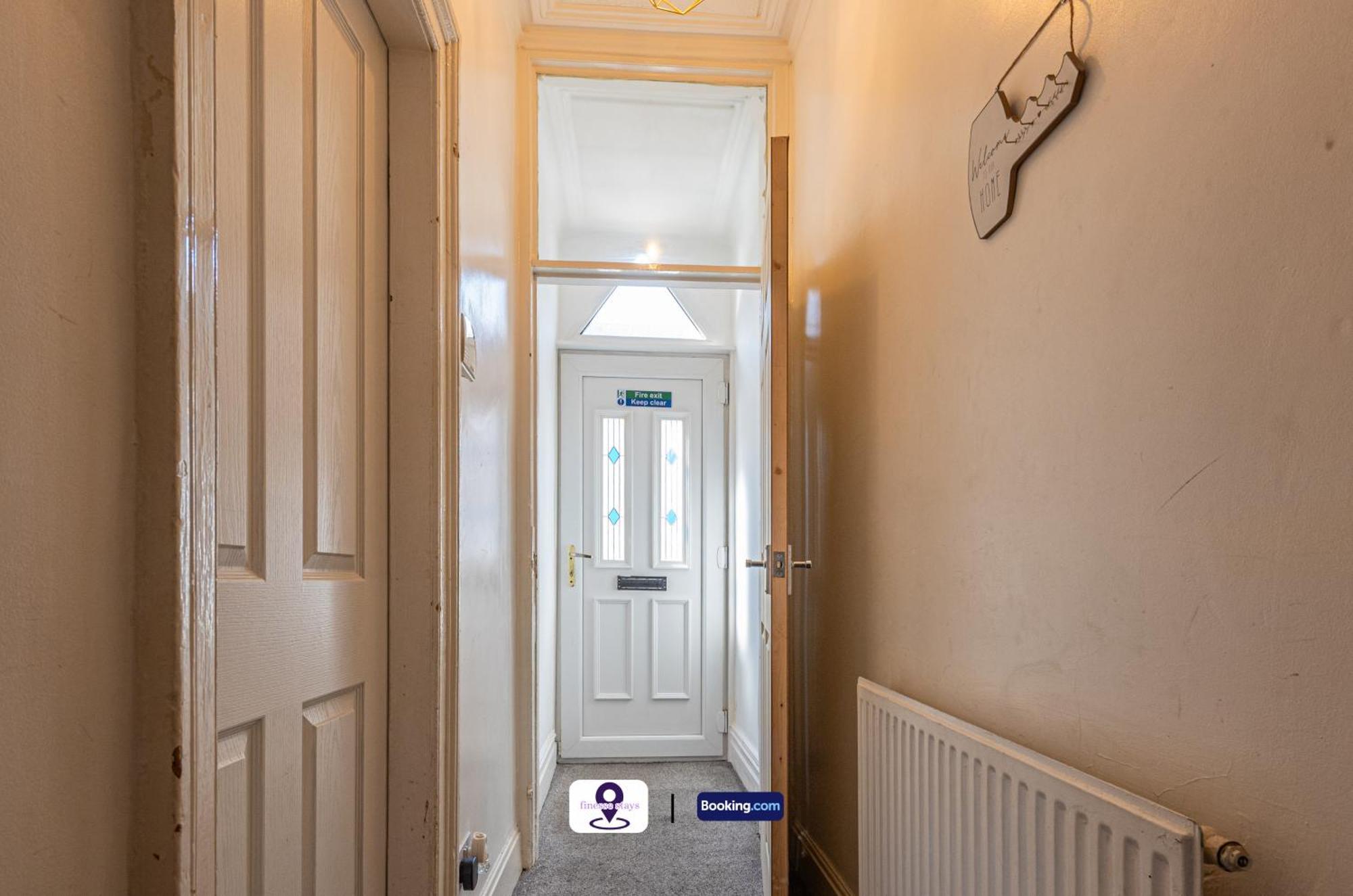 Last-minute Specials L Premium Offers L 4bdr House By Finesse Short Lets & Serviced With Free Wifi Liverpool