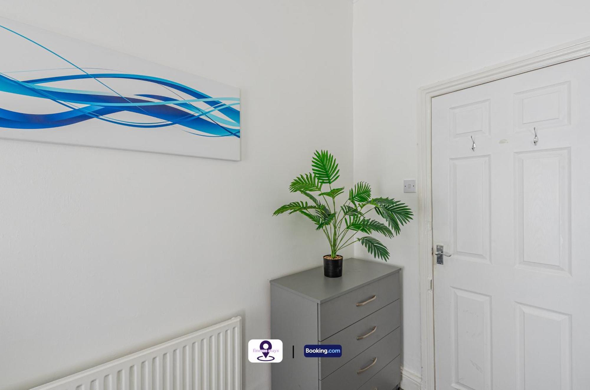 Holiday home Last-minute Specials L Premium Offers L 4bdr House By Finesse Short Lets & Serviced With Free Wifi Liverpool