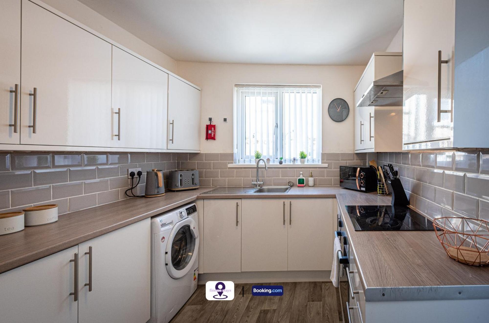 Holiday home Last-minute Specials L Premium Offers L 4bdr House By Finesse Short Lets & Serviced With Free Wifi