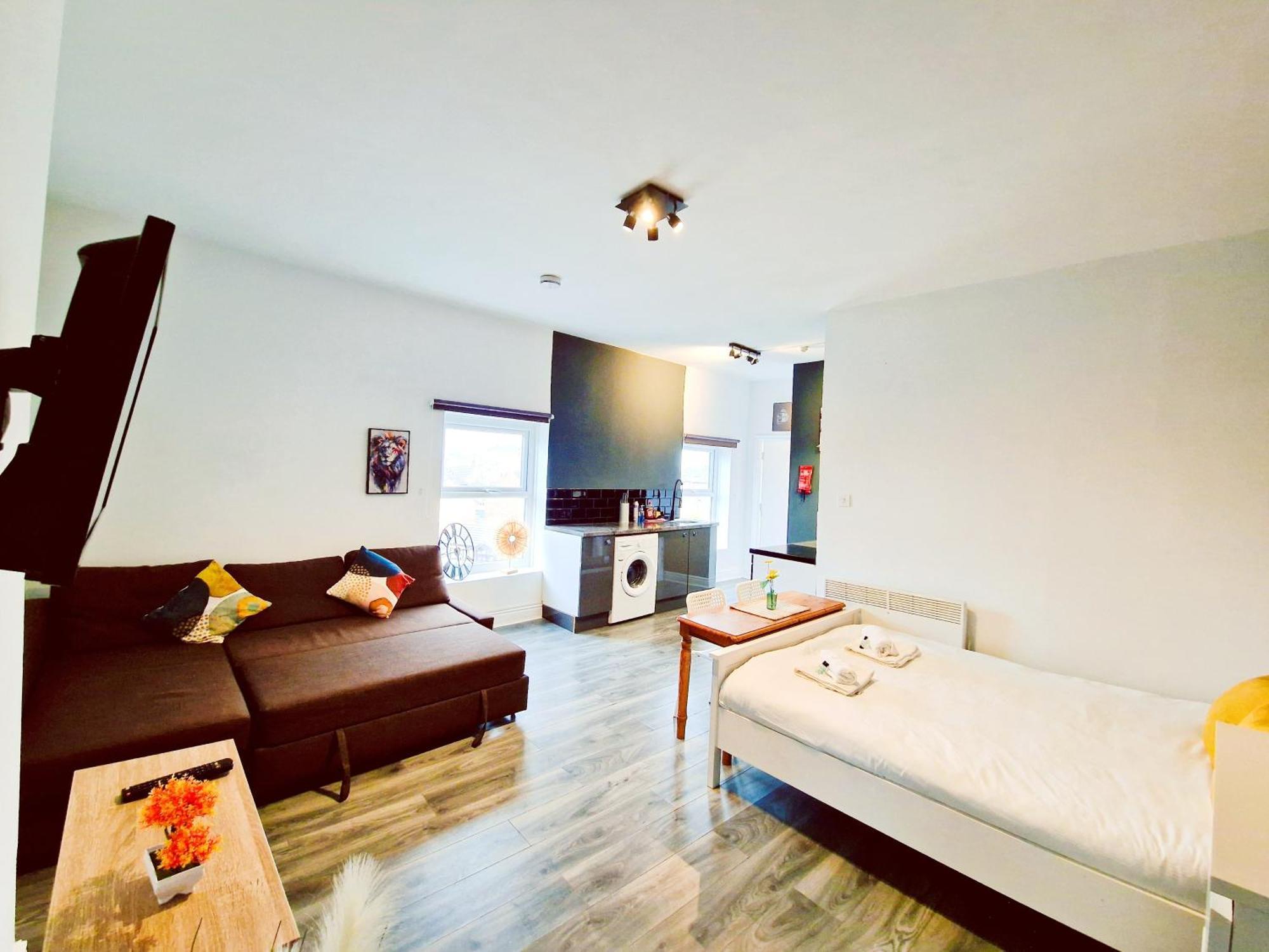 Exquisite Centre On A Prime Location Apartment *