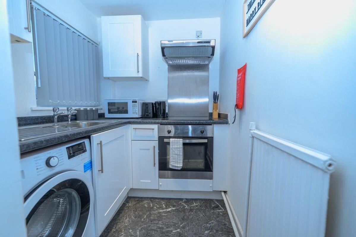 Fully Furnished 1br L Wifi, Kitchen, * Liverpool