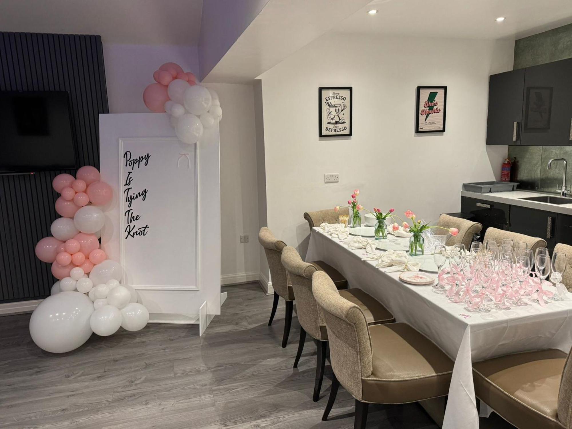 Amazing 10 Bed On Mathew Street Sleeps 18