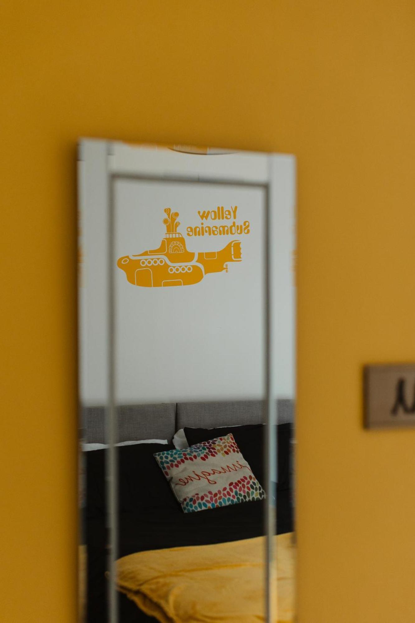 Let It Retreat , Anfield, Beatles Themed Holiday home