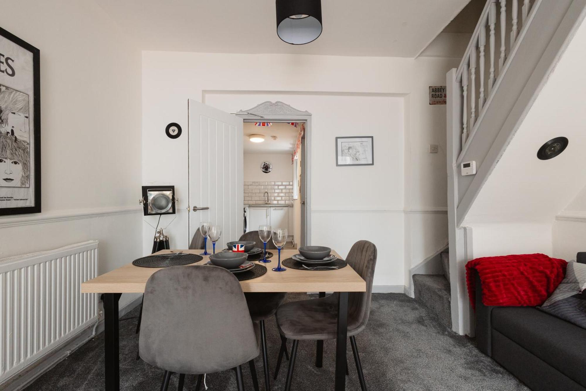 Let It Retreat , Anfield, Beatles Themed Holiday home