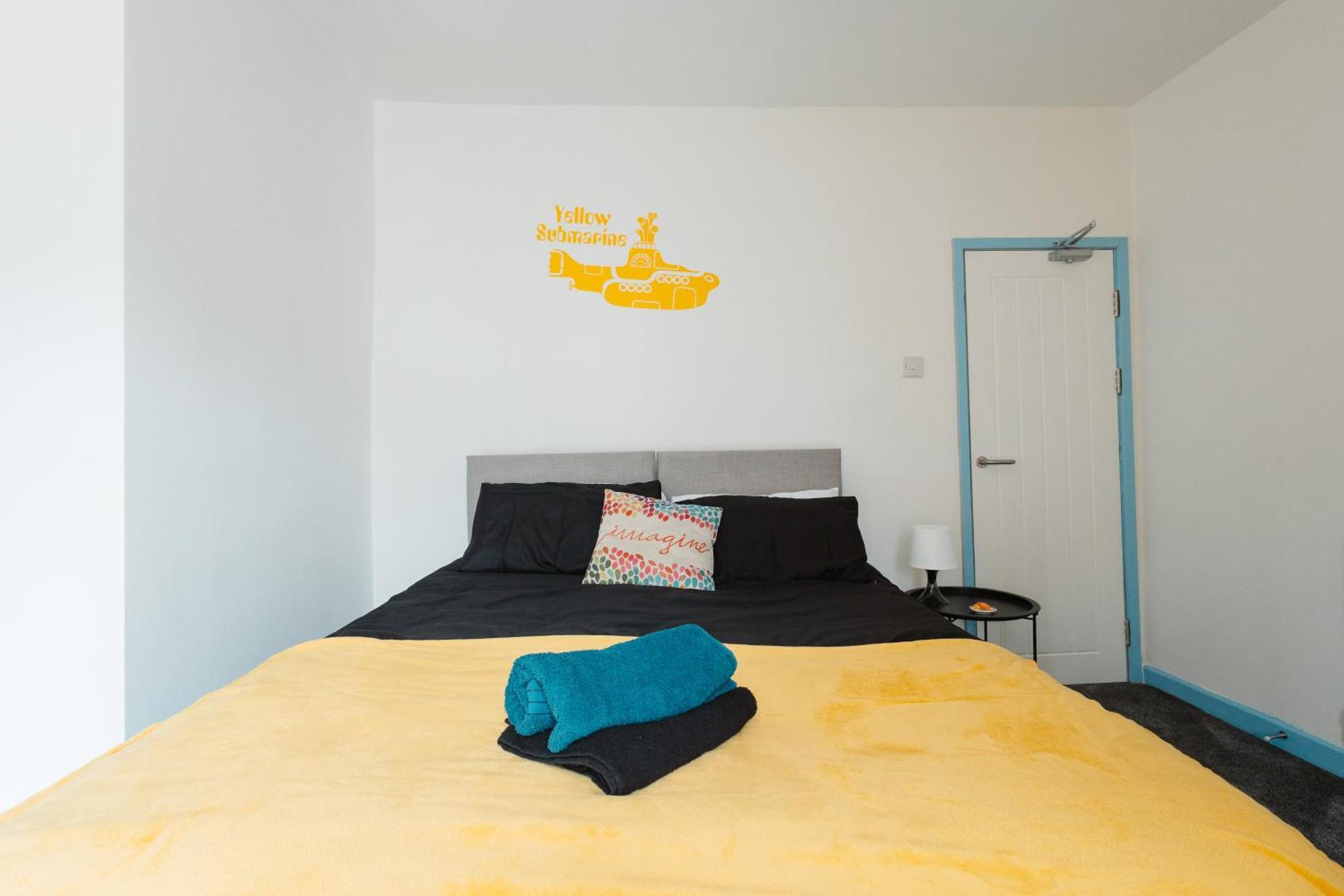 Let It Retreat , Anfield, Beatles Themed Holiday home