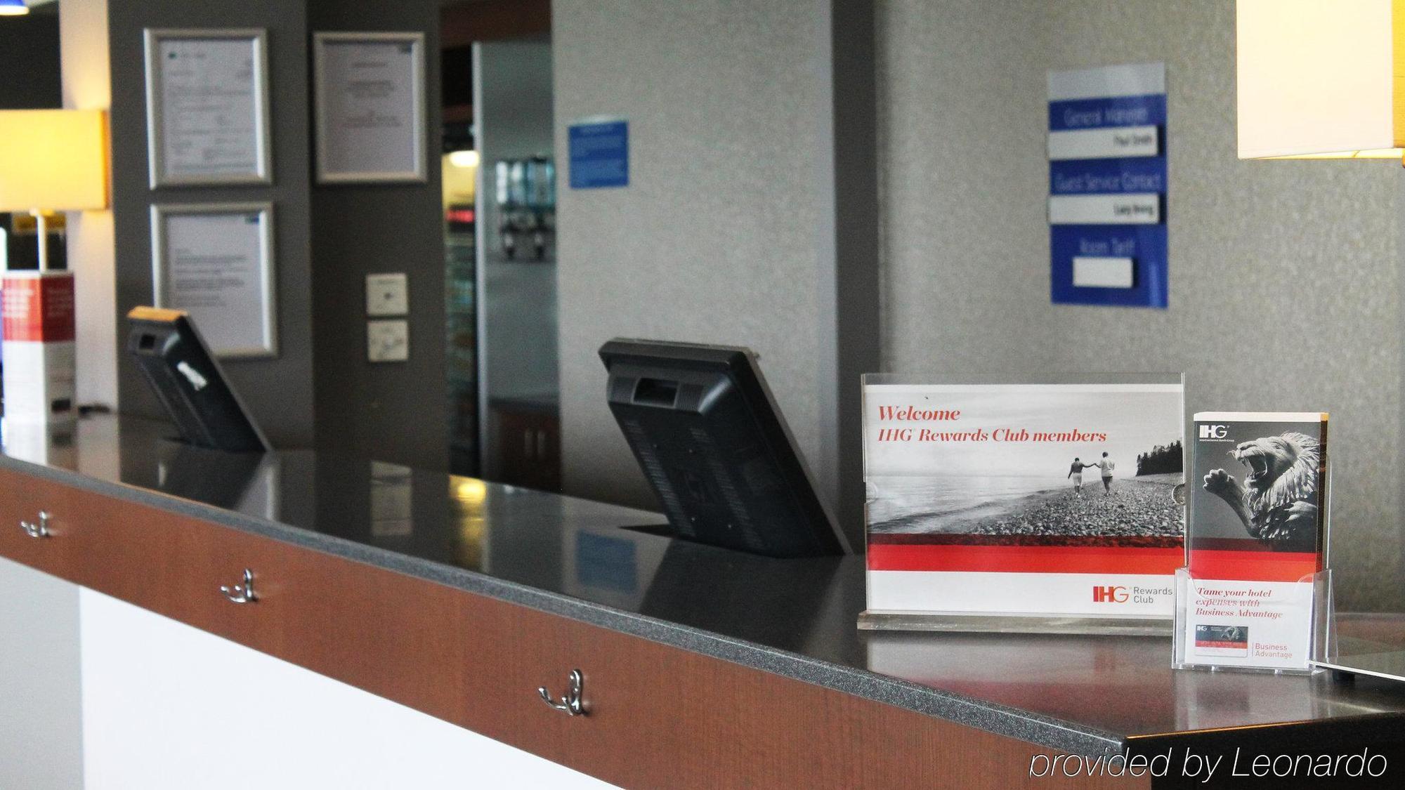 Holiday Express John Lennon Airport 3*
