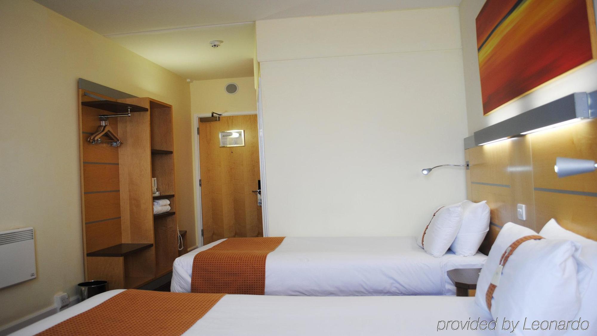Holiday Express John Lennon Airport Hotel
