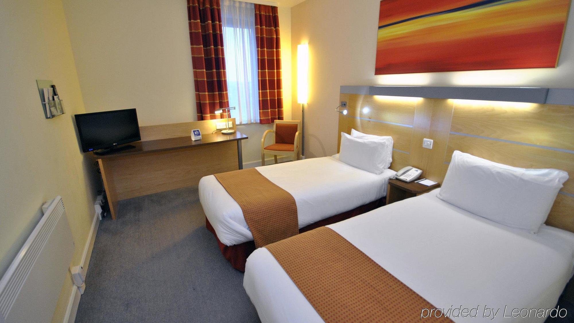 Hotel Holiday Express John Lennon Airport