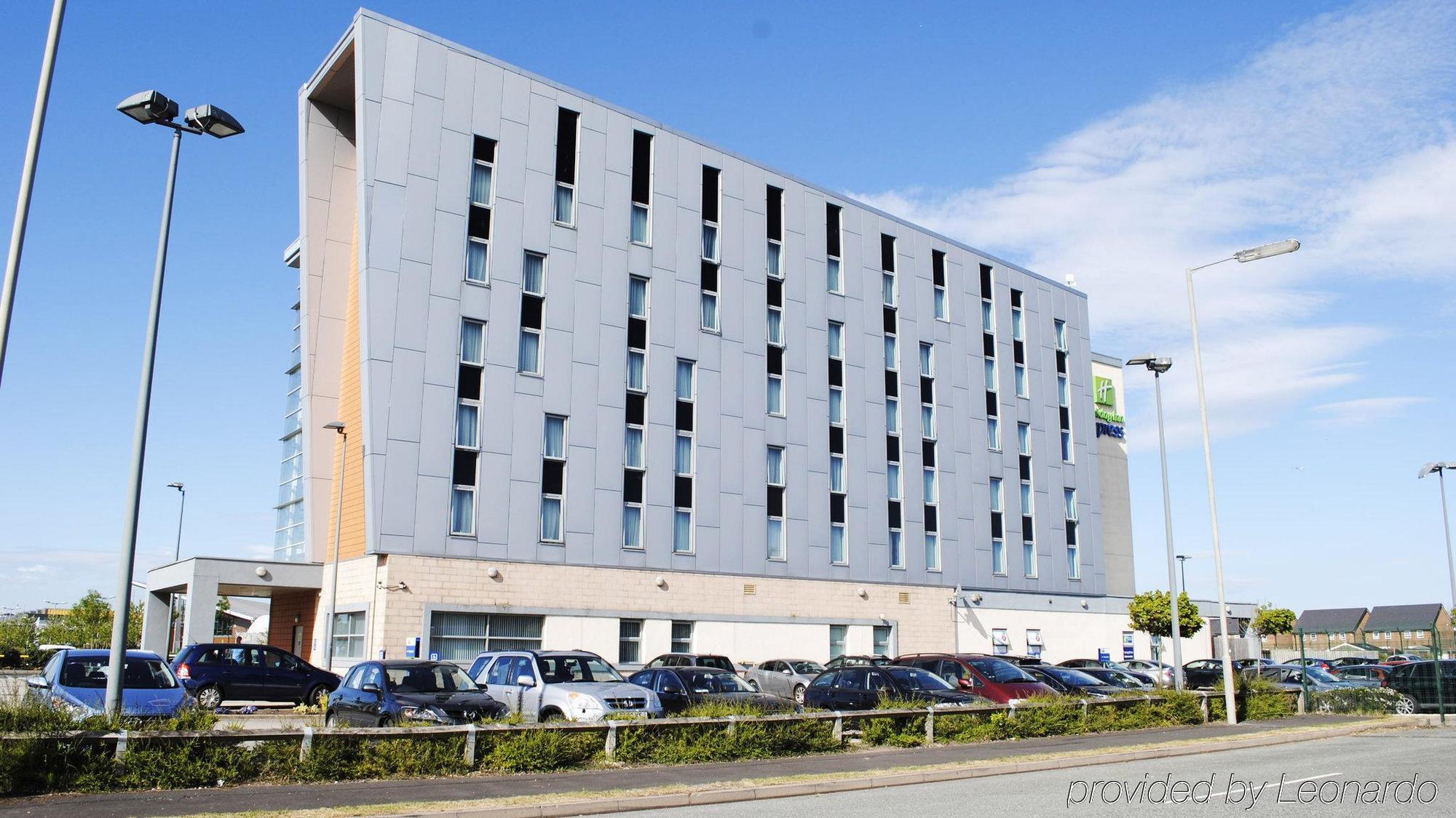 Hotel Holiday Express John Lennon Airport