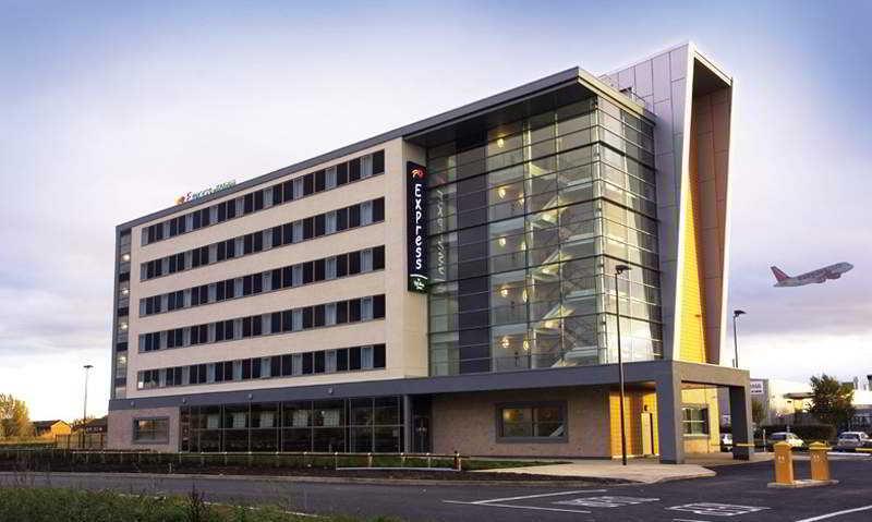 Hotel Holiday Express John Lennon Airport