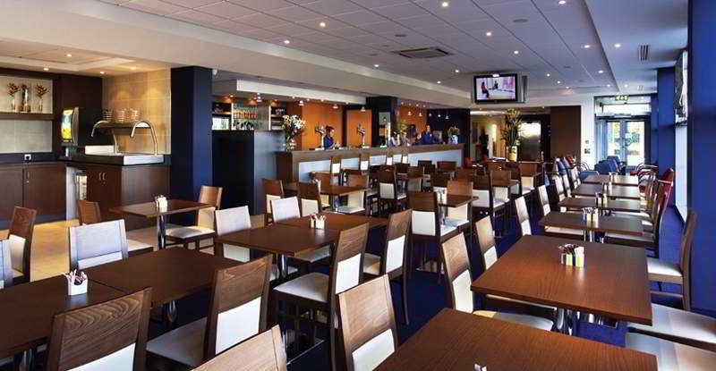 Holiday Express John Lennon Airport 3*