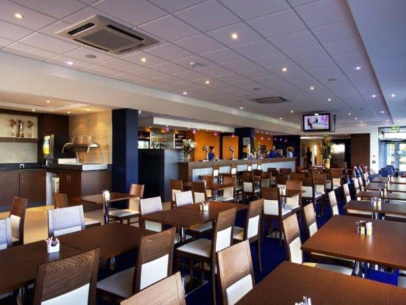 Hotel Holiday Express John Lennon Airport