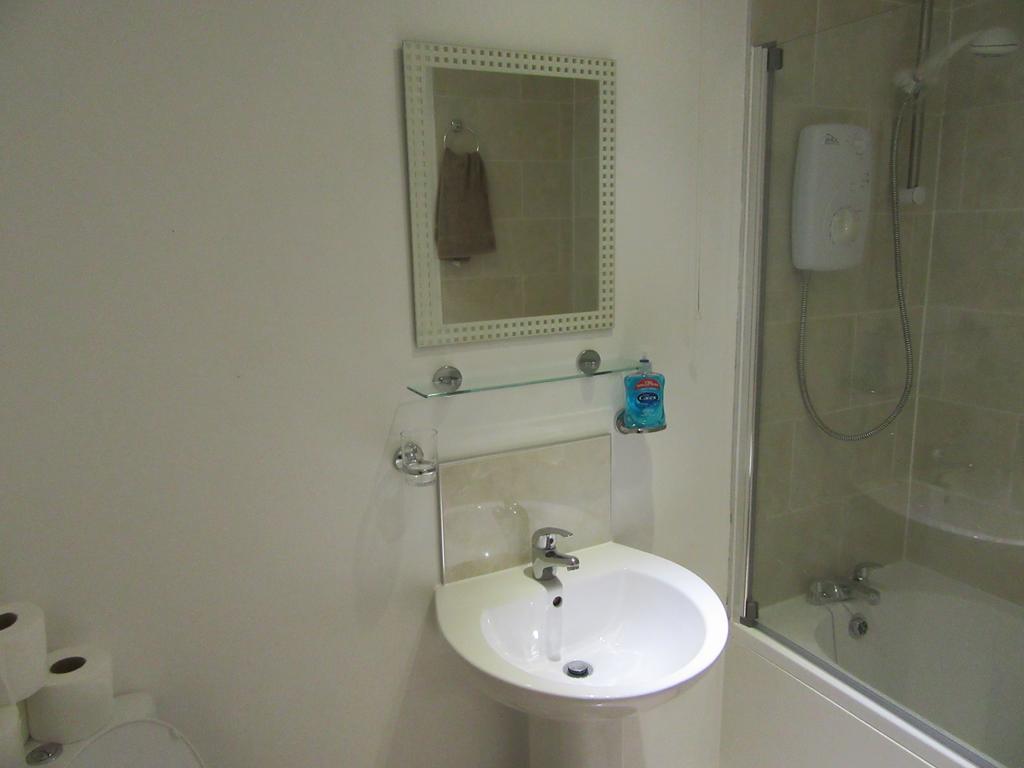 Apartment No 4 *