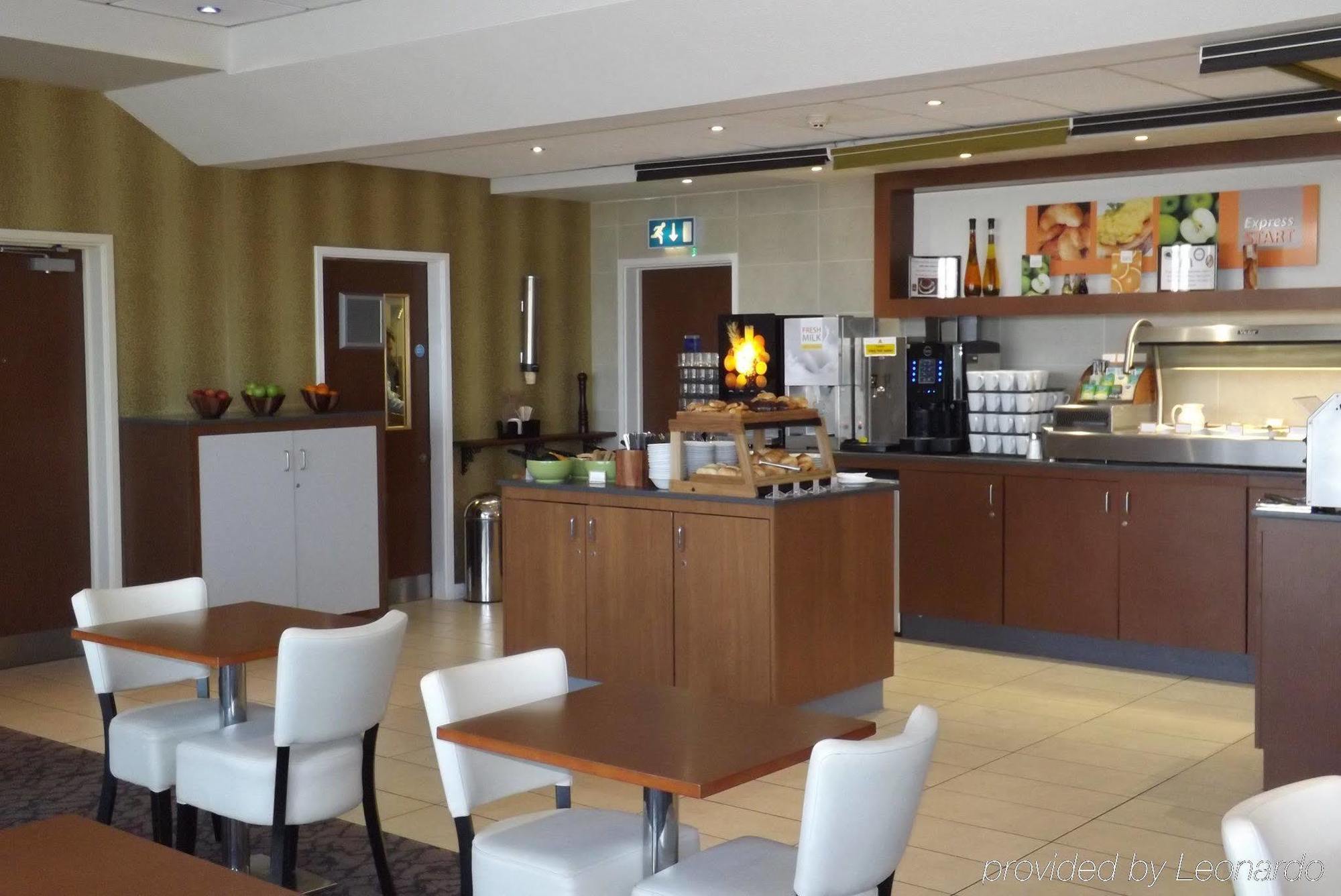 Holiday Express John Lennon Airport Hotel